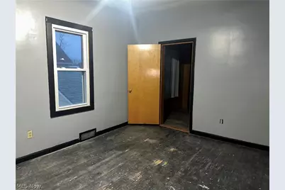 330 Sanderson Avenue, Campbell, OH 44405 - Photo 5