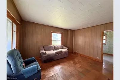 218 S Lawn Drive, Newcomerstown, OH 43832 - Photo 5