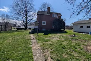 218 S Lawn Dr, Newcomerstown, OH 43832 - Photo 13