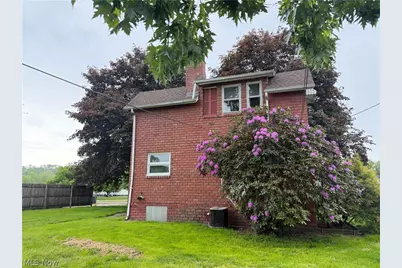 218 S Lawn Drive, Newcomerstown, OH 43832 - Photo 3