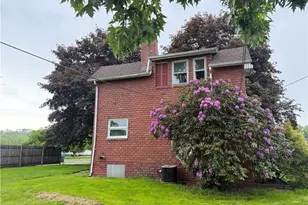 218 S Lawn Dr, Newcomerstown, OH 43832 - Photo 3