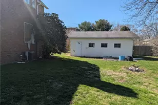 218 S Lawn Dr, Newcomerstown, OH 43832 - Photo 17