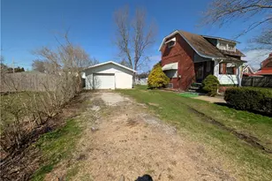 218 S Lawn Dr, Newcomerstown, OH 43832 - Photo 9