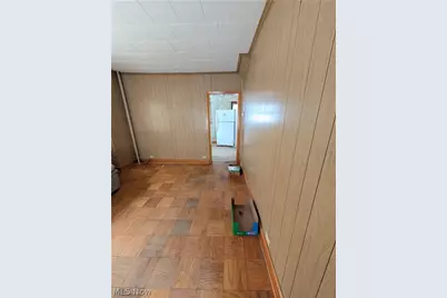 218 S Lawn Drive, Newcomerstown, OH 43832 - Photo 3