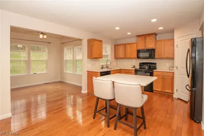 6525 Pine Bluff Avenue NE, Canton, OH 44721 - Photo 9