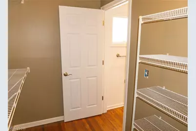 15401 Walvern Boulevard Boulevard, Maple Heights, OH 44137 - Photo 9
