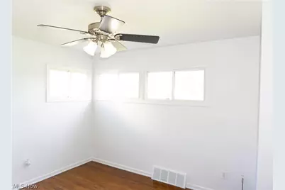 15401 Walvern Boulevard Boulevard, Maple Heights, OH 44137 - Photo 11