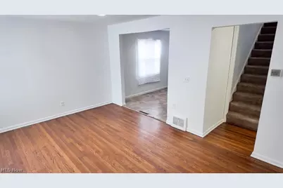 15401 Walvern Boulevard Boulevard, Maple Heights, OH 44137 - Photo 5