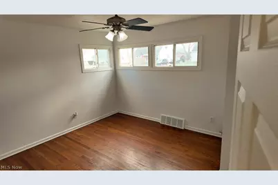 15401 Walvern Boulevard Boulevard, Maple Heights, OH 44137 - Photo 11