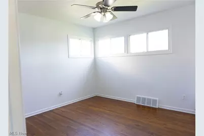 15401 Walvern Boulevard Boulevard, Maple Heights, OH 44137 - Photo 17