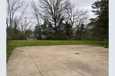 22350 S Woodland Road, Huber Heights, OH 44122 - Photo 31