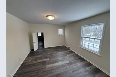 22350 S Woodland Road, Huber Heights, OH 44122 - Photo 15