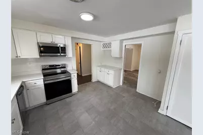 22350 S Woodland Road, Huber Heights, OH 44122 - Photo 9