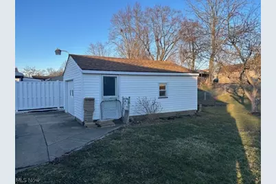 1407 Gypsy Lane, Niles, OH 44446 - Photo 25