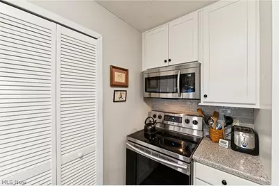 8615 Scenicview Drive, Grandview Heights, OH 44147 - Photo 15