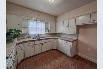 600 Robinette Court, Akron, OH 44310 - Photo 3