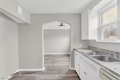 21303 Kenyon Drive, Maple Heights, OH 44137 - Photo 9