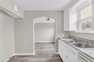 21303 Kenyon Dr, Maple Heights, OH 44137 - Photo 9