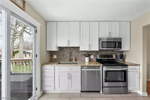 407 Ridgewood Dr, Eastlake, OH 44095 - Photo 9