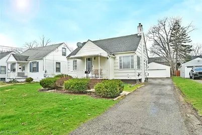 374 Meadowbrook Avenue SE, Warren, OH 44483 - Photo 1