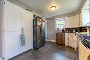 5615 Clover St, Louisville, OH 44641 - Photo 3