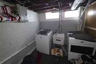 1566 E 195th St, Euclid, OH 44117 - Photo 23