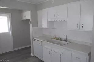 2015 Baxterly Ave, Oakwood, OH 44107 - Photo 5