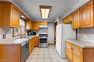 687 Moore Ave, Campbell, OH 44405 - Photo 7