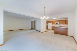 501 Falling Leaf Dr, Green Hills, OH 44131 - Photo 7