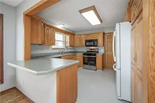 6860 Beridge St, Louisville, OH 44641 - Photo 11