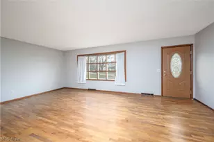 6860 Beridge St, Louisville, OH 44641 - Photo 7