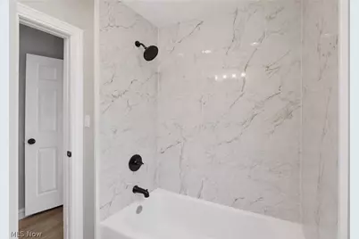 231 E 210th Street, Euclid, OH 44123 - Photo 21