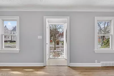 231 E 210th Street, Euclid, OH 44123 - Photo 3
