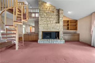 6656 Woodhawk Dr, Mayfield Heights, OH 44124 - Photo 9