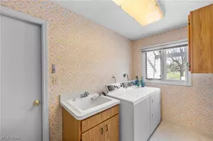 6656 Woodhawk Dr, Mayfield Heights, OH 44124 - Photo 25