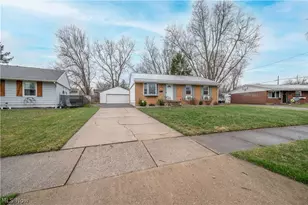 3295 Clearwater St NW, Warren, OH 44485 - Photo 3