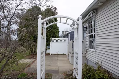 2162 Thornbury Lane, Akron, OH 44319 - Photo 23