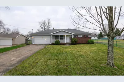 5216 Kuszmaul Avenue NW, Warren, OH 44483 - Photo 1