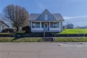 208 Stealey St, Middlebourne, WV 26149 - Photo 3