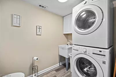 190 Deepwood Drive, Wadsworth, OH 44281 - Photo 17