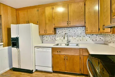 3702 Hightree Avenue SE, Warren, OH 44484 - Photo 17