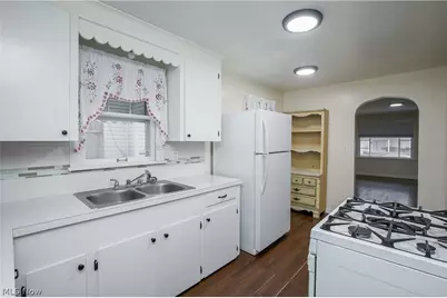 1014 Roslyn Avenue SW, Canton, OH 44710 - Photo 3