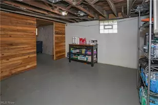 2721 Meadow Dr, Akron, OH 44312 - Photo 15