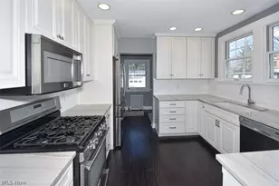 3382 Kenmore Rd, Huber Heights, OH 44122 - Photo 9