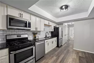 26705 Lake of the Falls Blvd, Olmsted Falls, OH 44138 - Photo 7