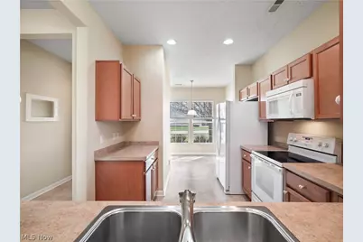 37952 Ashfield Way, North Ridgeville, OH 44039 - Photo 11