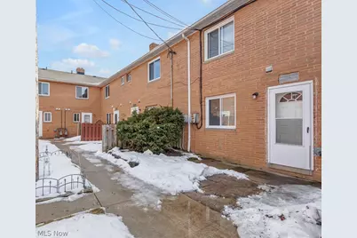 2472 Warren Parkway #20, Twinsburg, OH 44087 - Photo 3