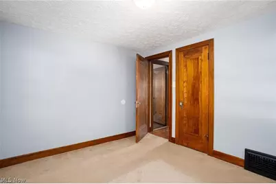 41 E Rosewood Avenue, Akron, OH 44301 - Photo 17