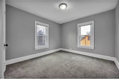 13315 Thornhurst Avenue, Garfield Heights, OH 44105 - Photo 19