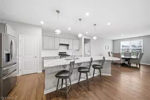 1662 Cobham Ln, Wadsworth, OH 44281 - Photo 3